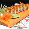 CAMARÓN TEMPURA ROLL: Camarón tempura, surimi y aguacate