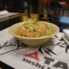 YAKIMESHI: Arroz frito a la plancha con camarón, filete de res, verduras y huevo